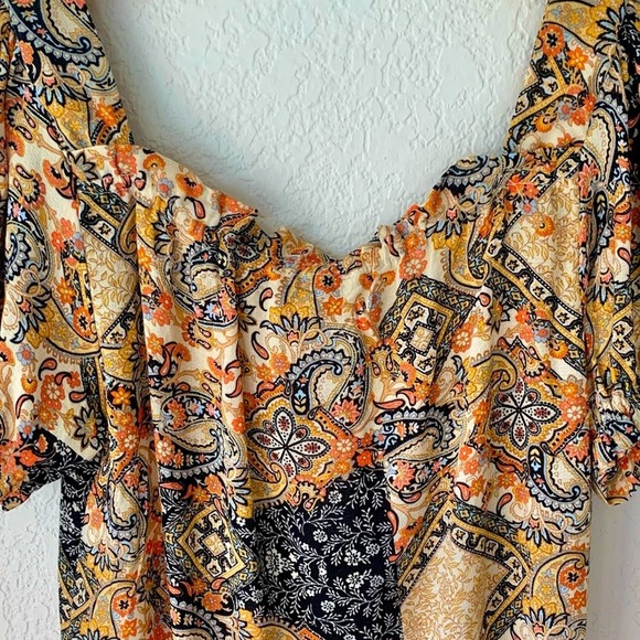 Cupcakes & Cashmere Mixed Paisley Print Tassel Short Sleeve Top Size XS NWT - Picture 3 of 9